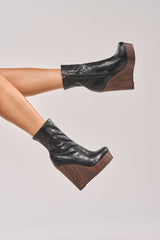 AZALEA WANG ROAD BLACK WEDGE WITH WOOD HEEL
