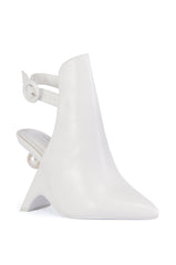 AZALEA WANG BREAN NOVELTY PUMP IN WHITE