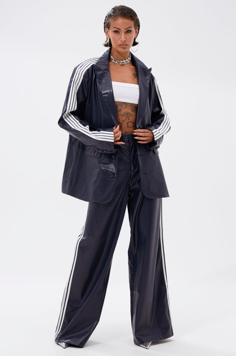 DAYTIME LOVIN OVERSIZED BLAZER IN NAVY