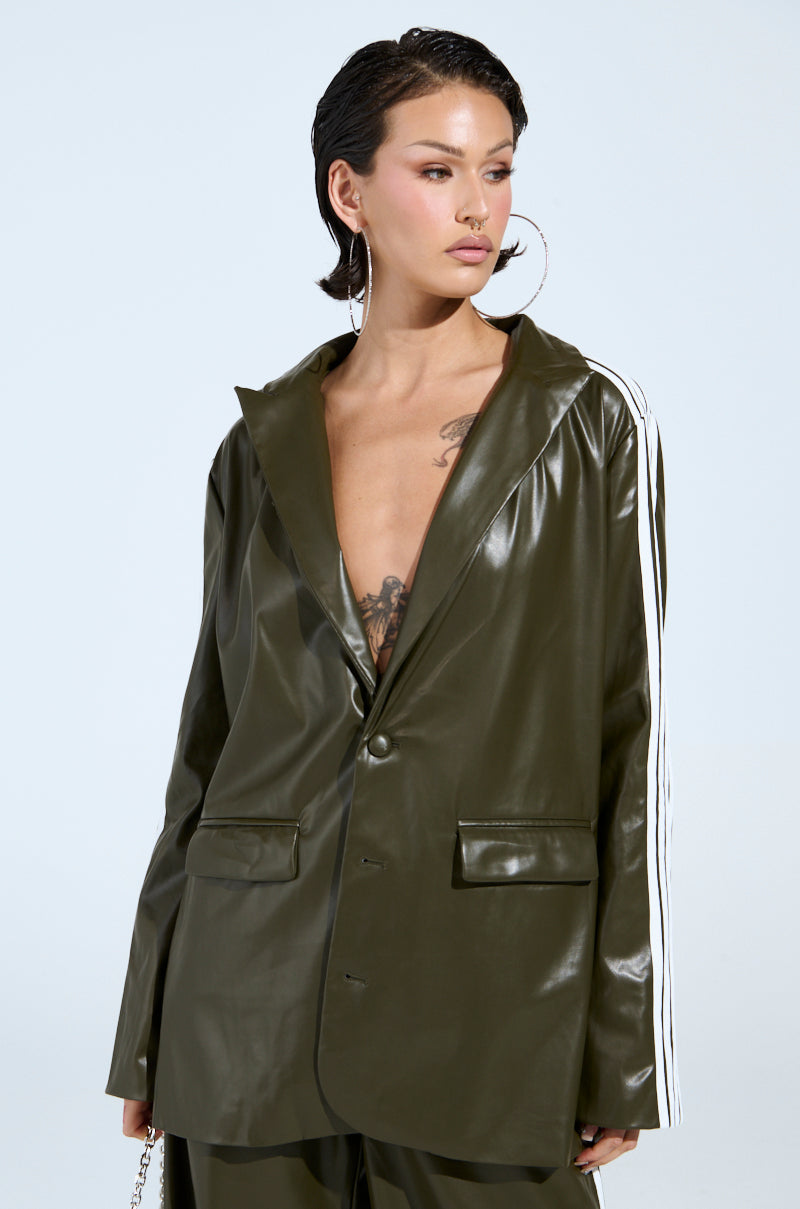 DAY TIME LOVIN OVERSIZED BLAZER IN OLIVE