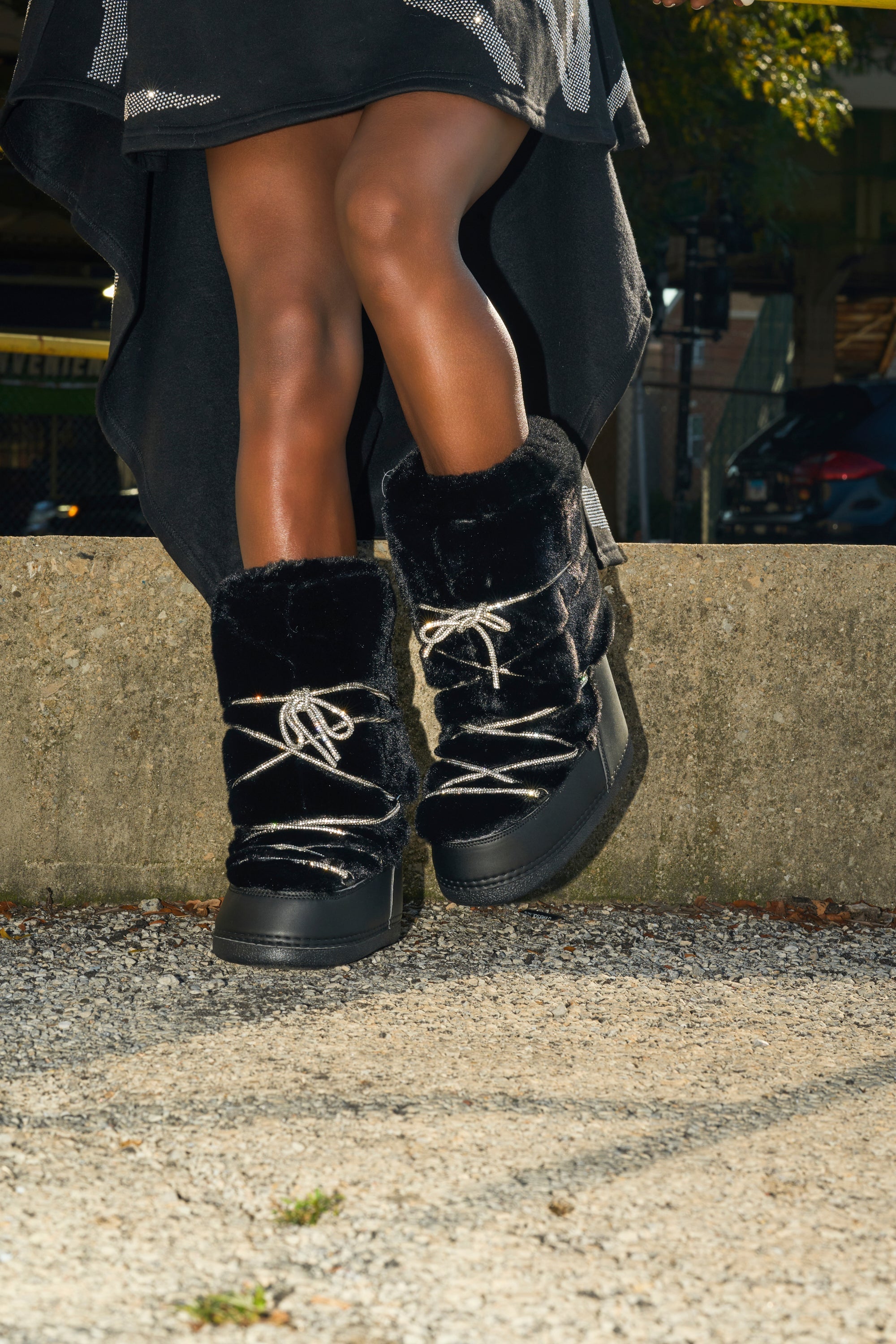 AZALEA WANG KARMELA BLACK FUR MOON BOOT