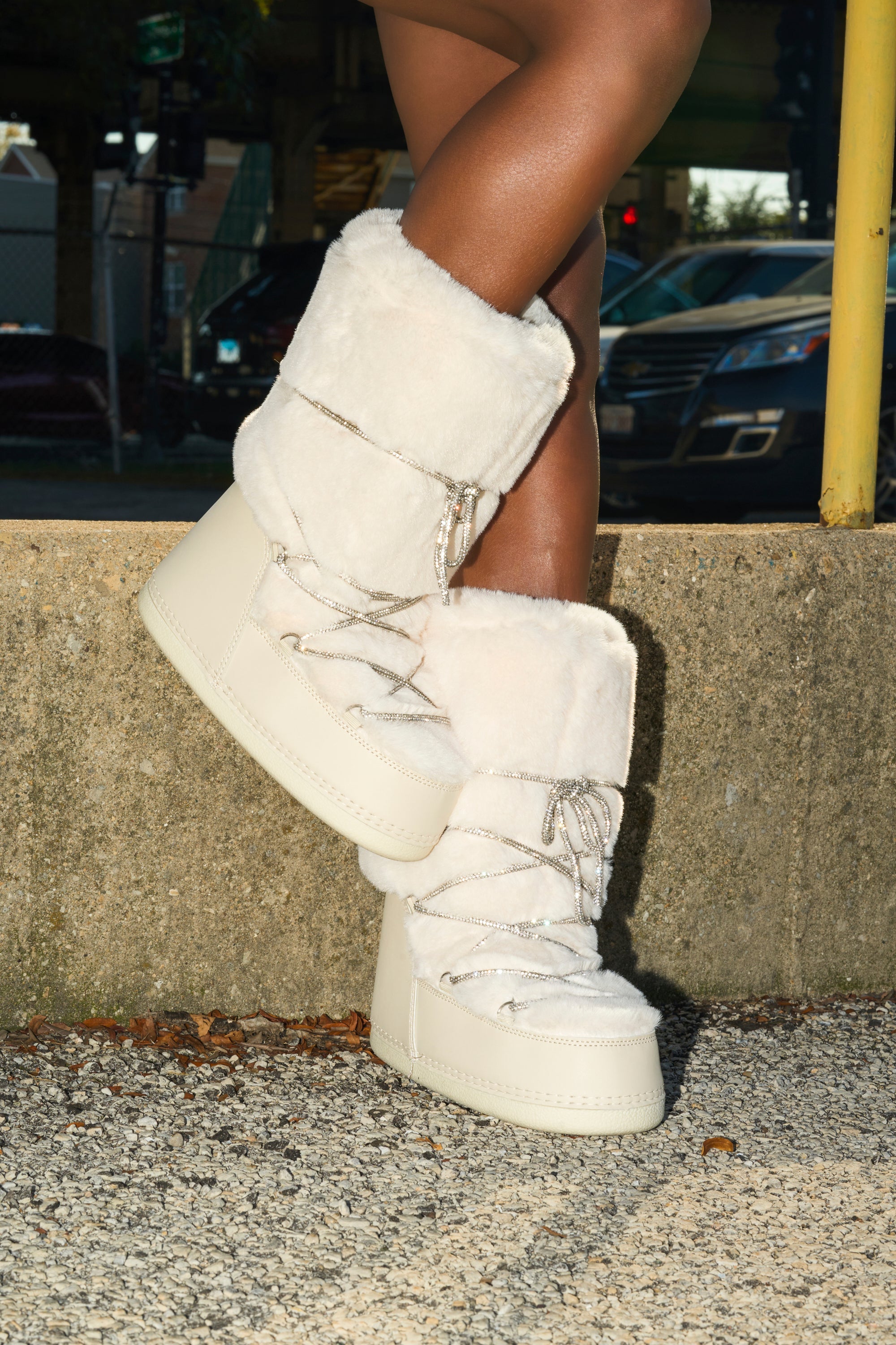 AZALEA WANG KARMELA CREAM FUR MOON BOOT