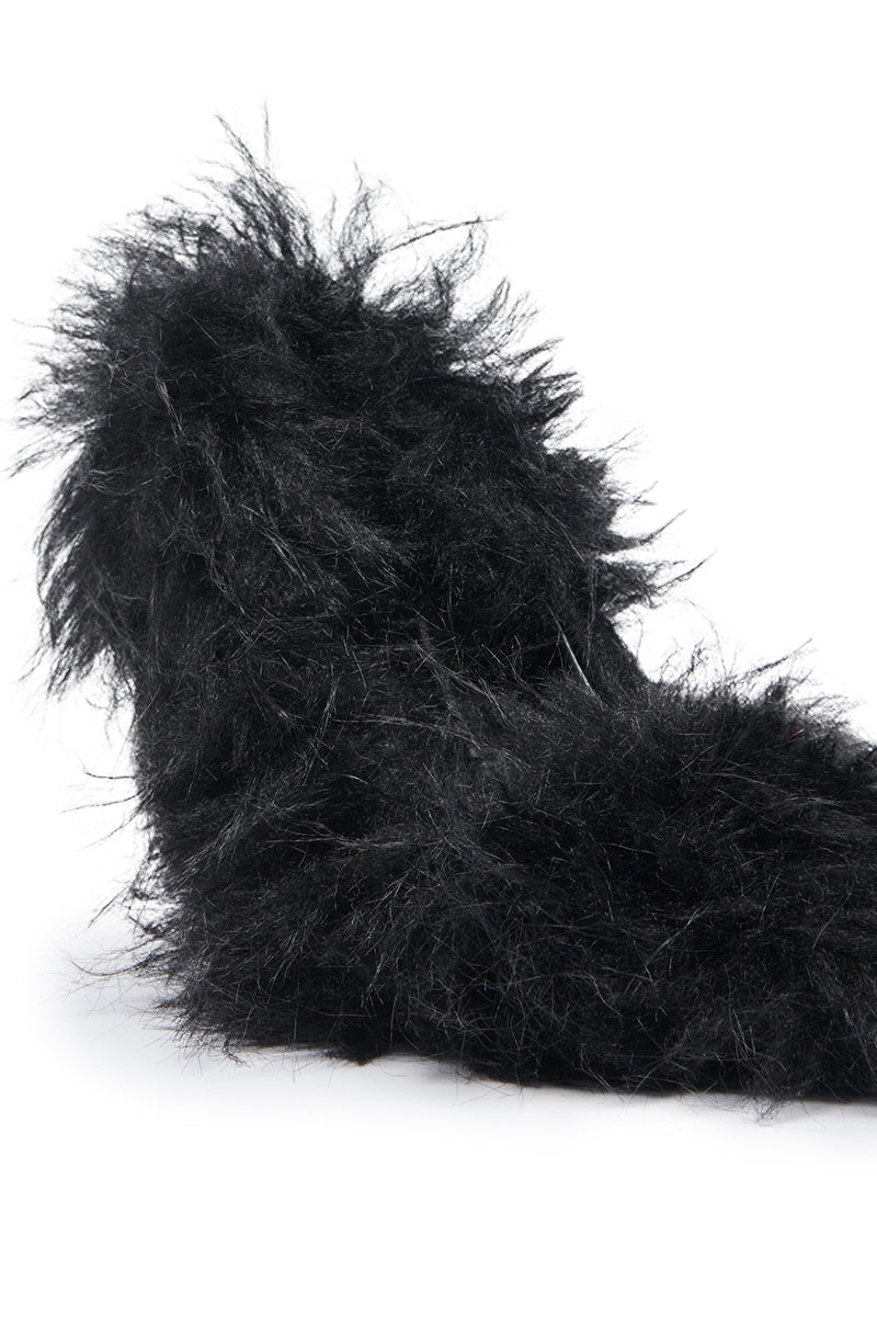 AZALEA WANG KURT BLACK FUR EMBELLISHED PUMP
