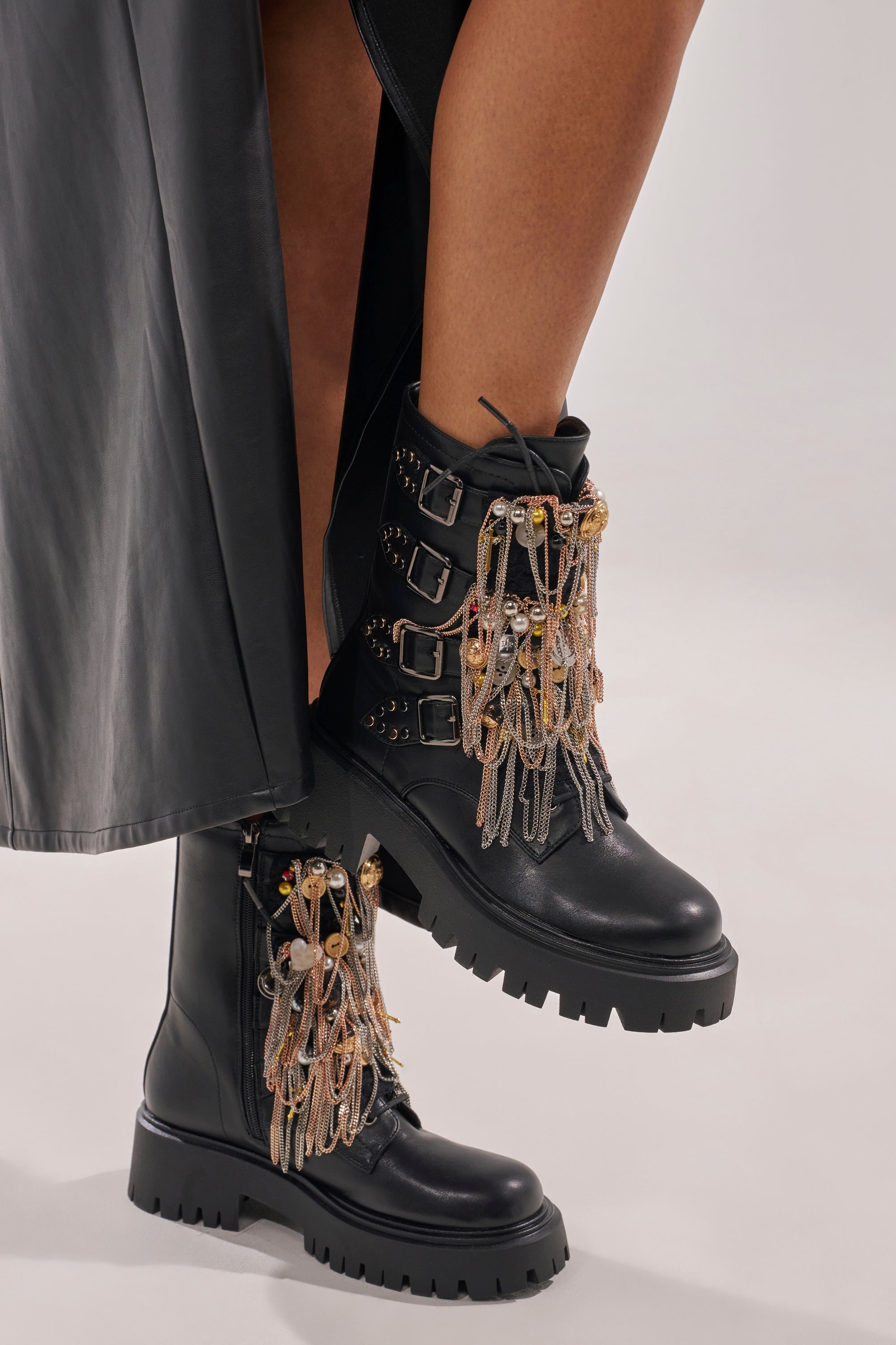 AZALEA WANG MEGUMI BLACK METAL HARDWARE COMBAT BOOTIE