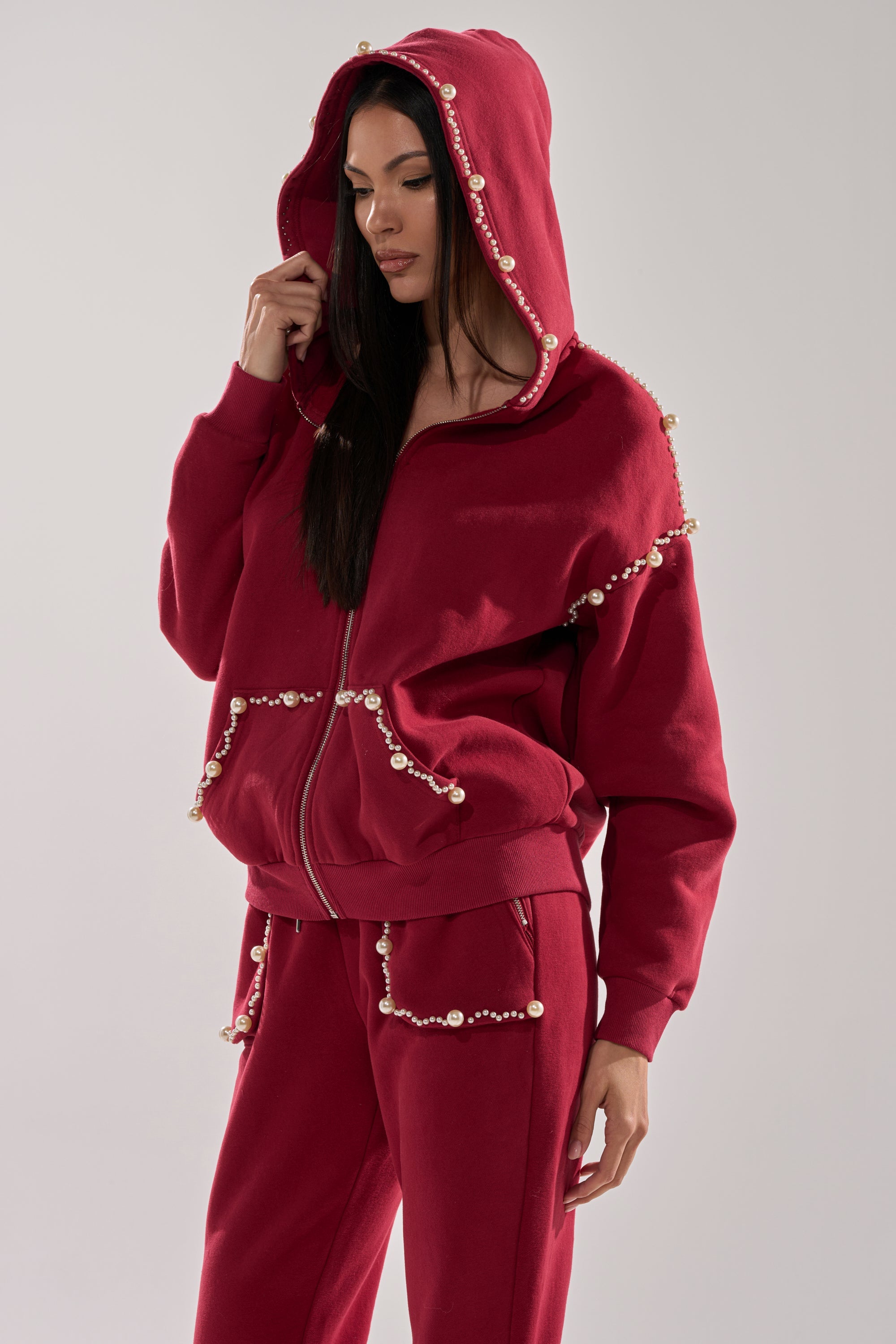 COZY HOLIDAY PEARL SWEATSHIRT  IN BURGUNDY