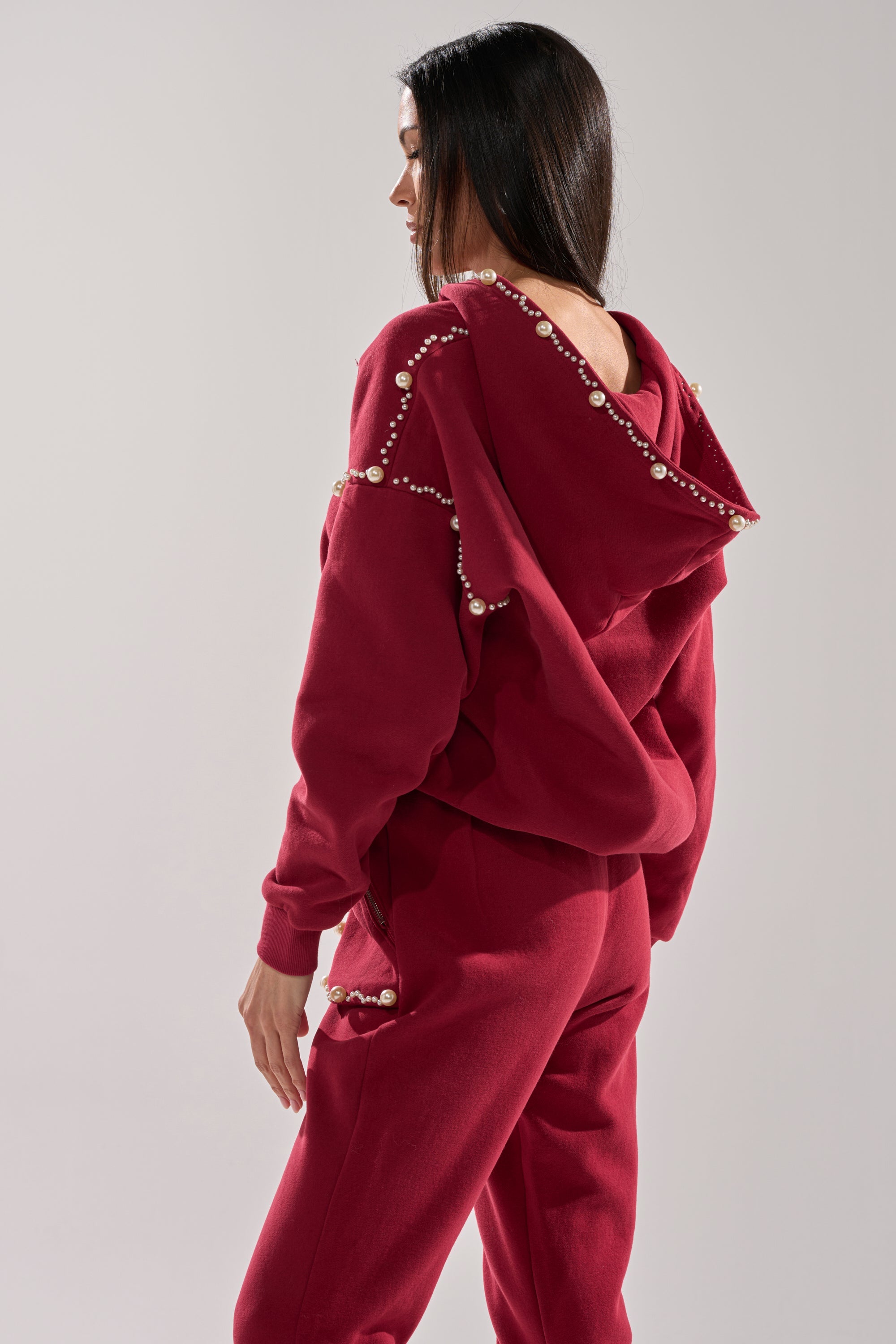 COZY HOLIDAY PEARL SWEATSHIRT  IN BURGUNDY