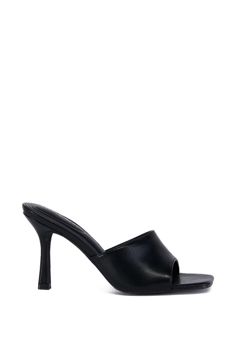 AZALEA WANG CAMILO BLACK SLIP ON SANDAL