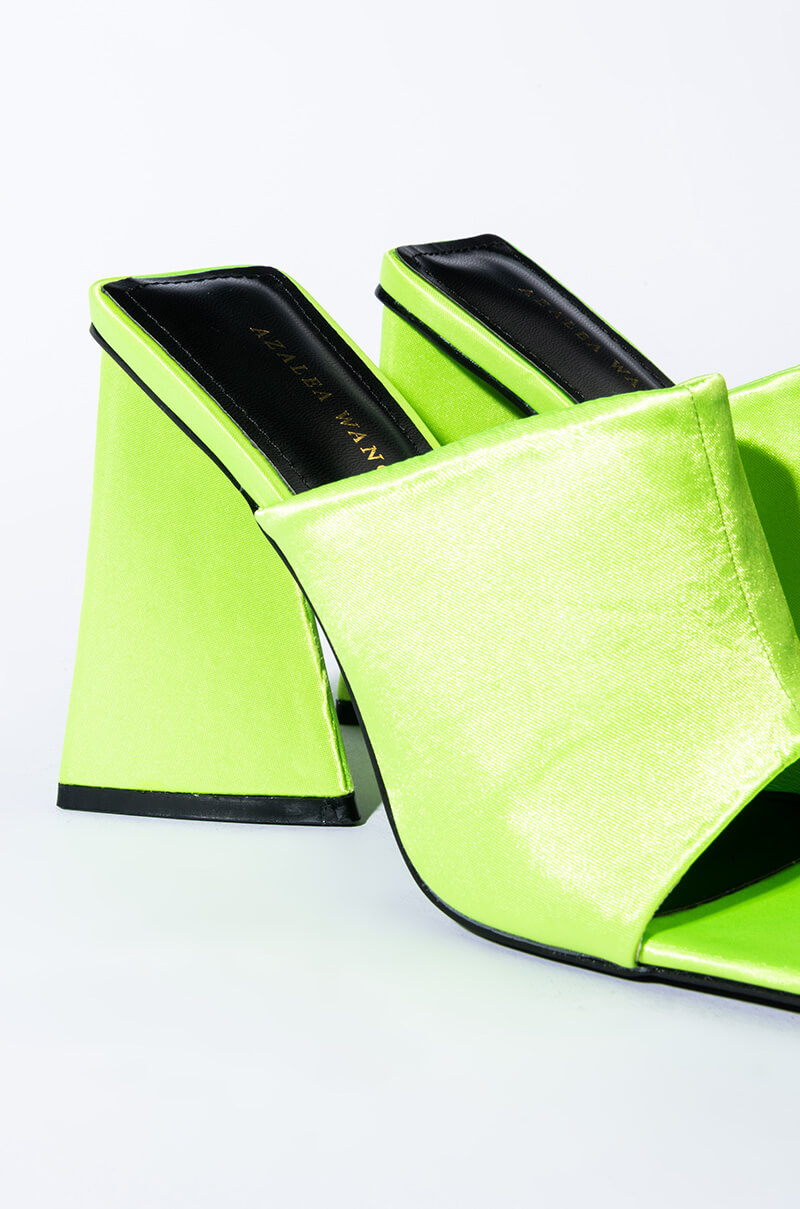 AZALEA WANG CAUGHT IN A DREAM CHUNKY SANDAL IN GREEN