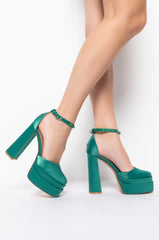 AZALEA WANG CITY ON FIRE CHUNKY PUMP IN GREEN