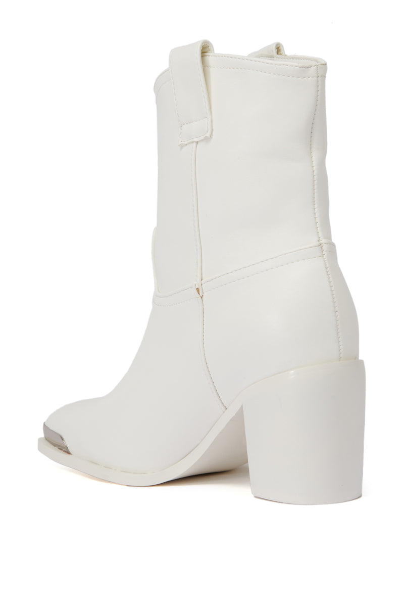 AZALEA WANG JOLYN WHITE WESTERN BOOTIE