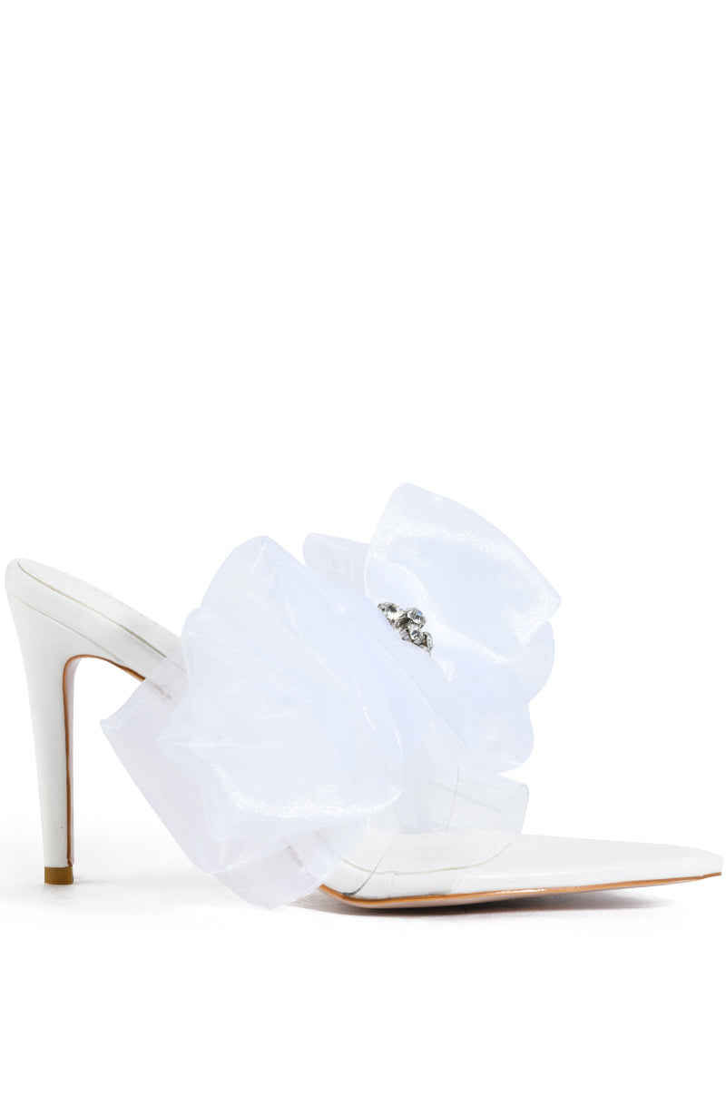 AZALEA WANG CAPABLE BOW SANDAL IN WHITE
