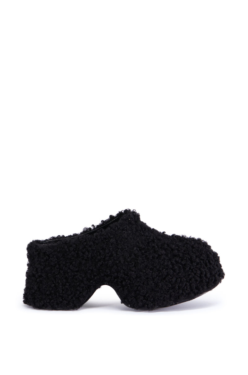 AZALEA WANG MORTICIA BLACK SHERPA CLOG