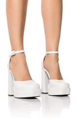 AZALEA WANG MONTGOMERY WHITE CHUNKY PUMP