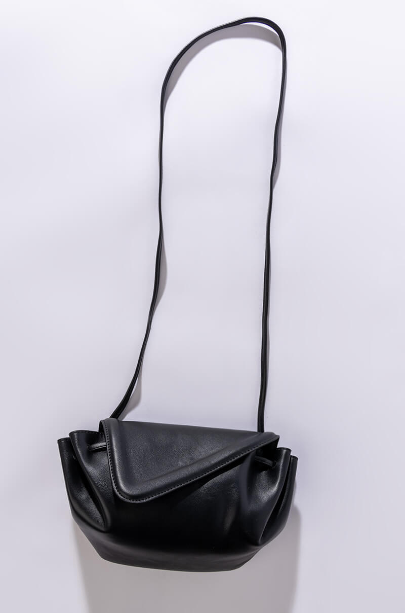 BIRDY BEAK FLAP BLACK PURSE